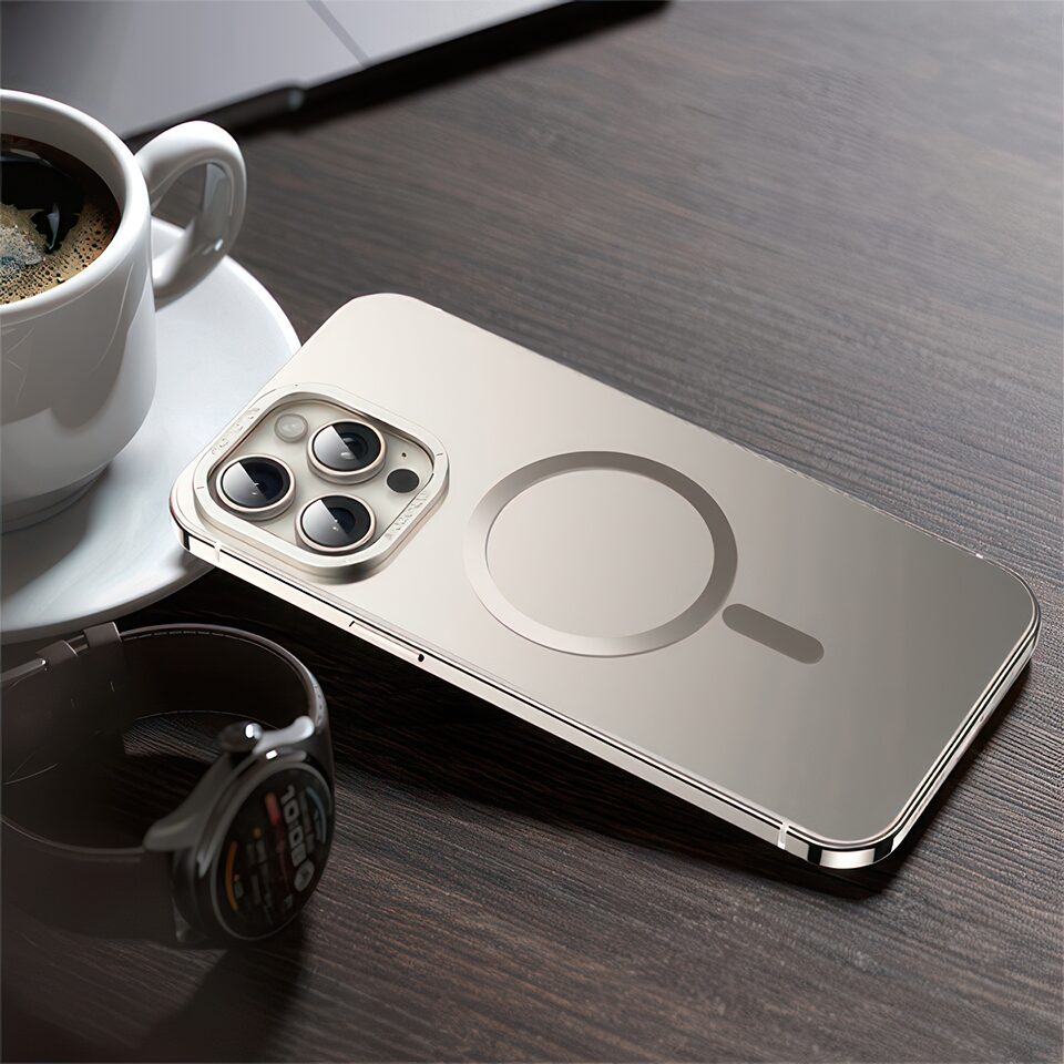 Capinha iPhone Desmontável Titanium Force - Clube Boss