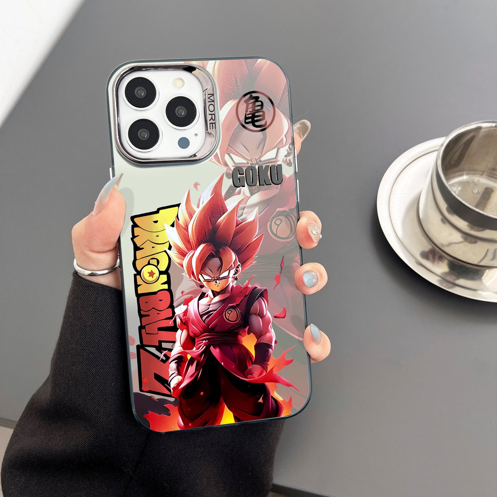 Capinha iPhone Gk SSJ DBZ - Clube Boss